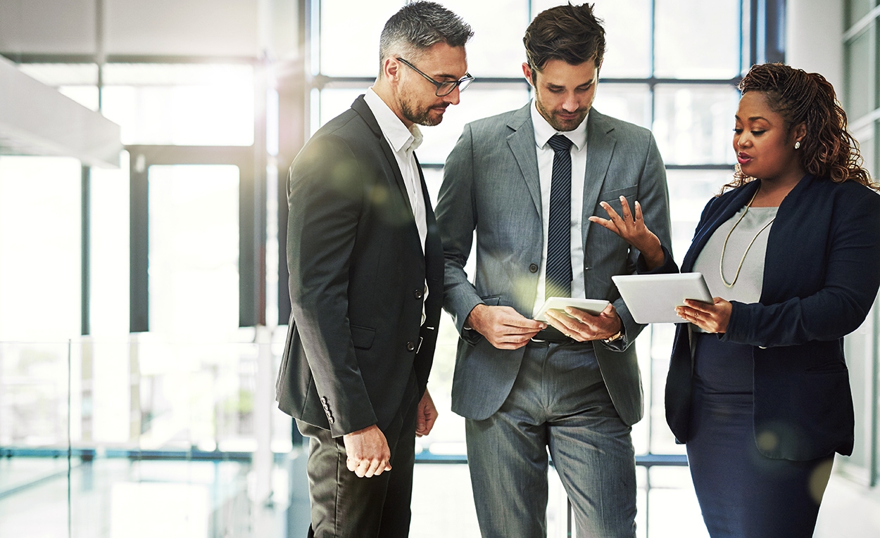 Agent me t. Агент лейси. Фильм the interview featurette. Агент уорд агенты щит. ».